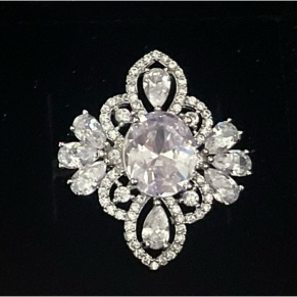 Gorgeous Ring Silver Tone Size 7